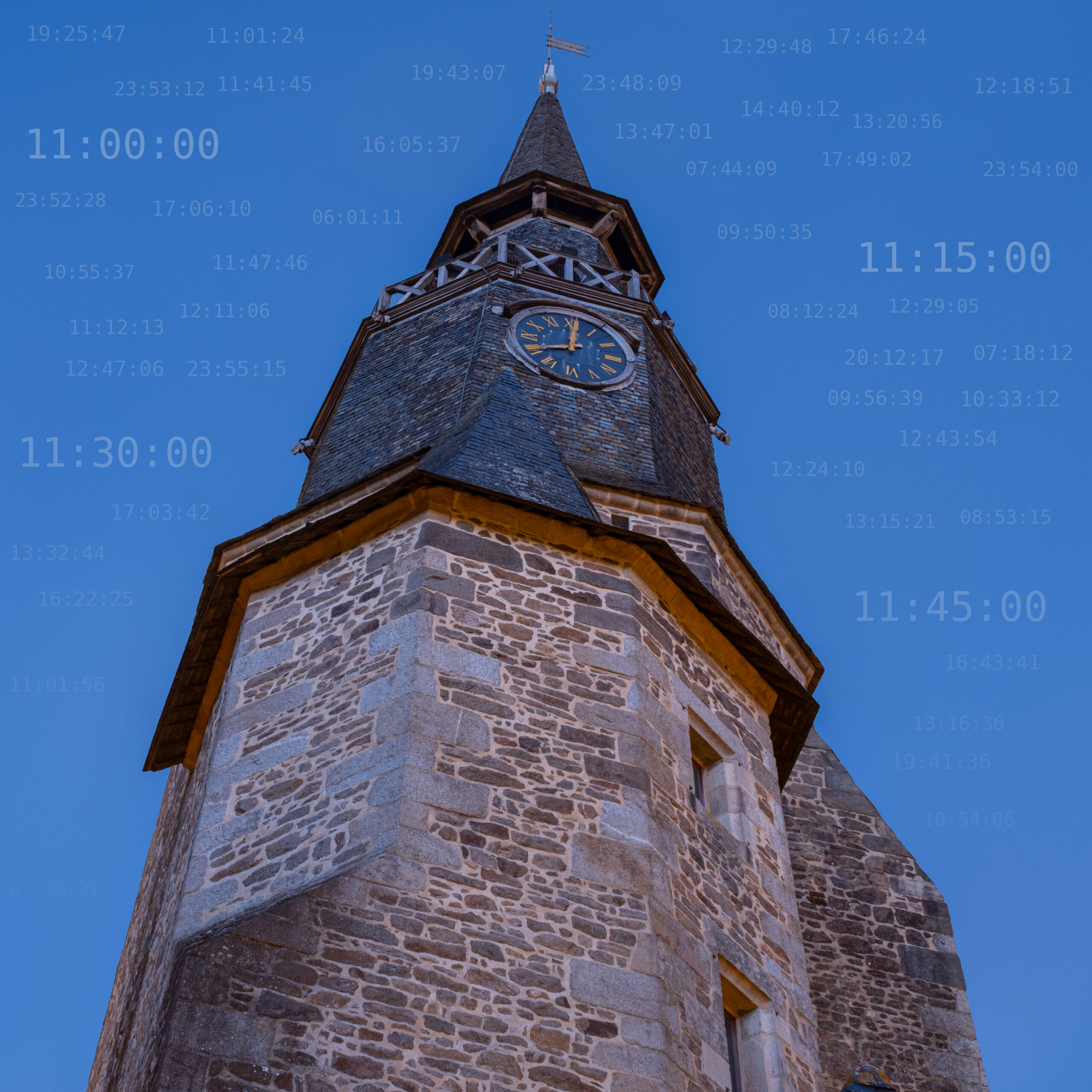 La tour de l’Horloge de Dinan entourée d’heures dispersées dans le ciel.